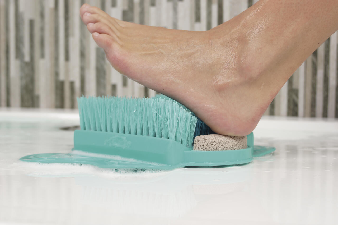 Cepillo para pies 3 en 1 que limpia, exfolia y masajea